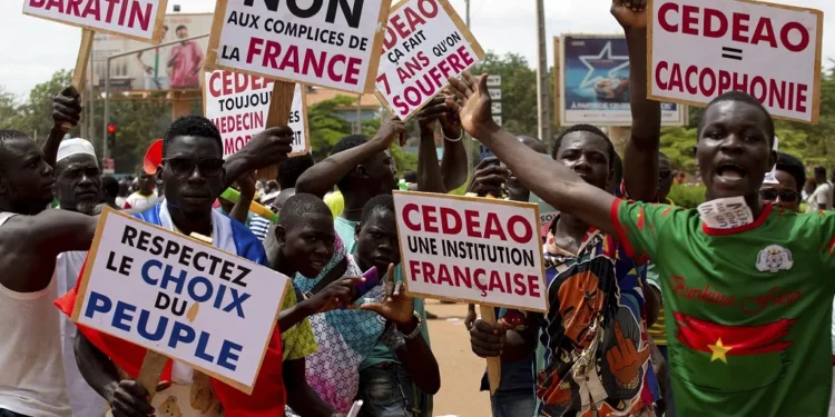 Le gouvernement du Burkina Faso réfute les préoccupations de la CEDEAO et affirme son engagement en faveur de la sécurité