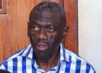 Le leader de l'opposition ougandaise Kizza Besigye apparaît affaibli devant le tribunal