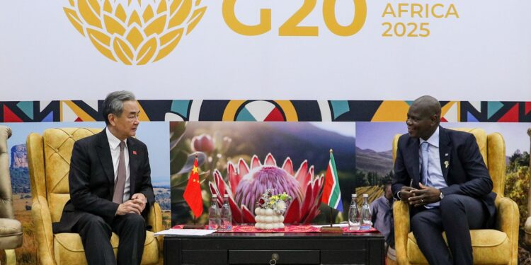 Le ministre chinois des Affaires étrangères rencontre plusieurs homologues africains