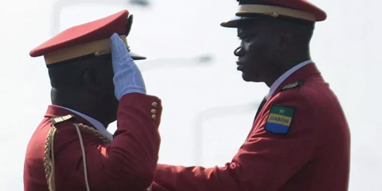 Le nouvel homme fort du Gabon menace les chefs d'entreprise pour corruption