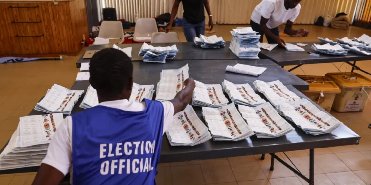 Le parti au pouvoir en Namibie prend la tête des élections