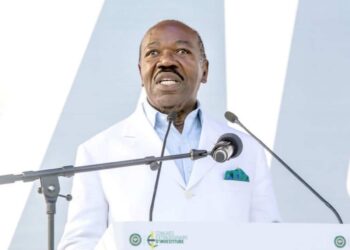 Le président gabonais déchu quitte la vie politique et appelle à la libération de son épouse