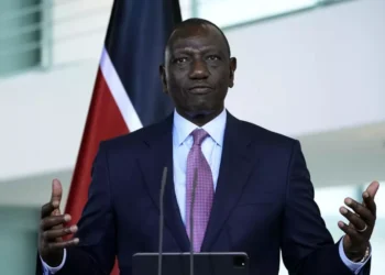 Le président kenyan condamne la mort en garde à vue et ordonne une enquête rapide