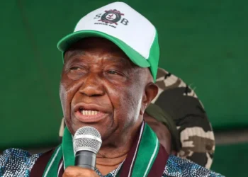 Le président libérien réduit son salaire de 40 %