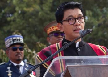 Le président malgache affirme avoir fui le pays par crainte pour sa vie et refuse de démissionner.