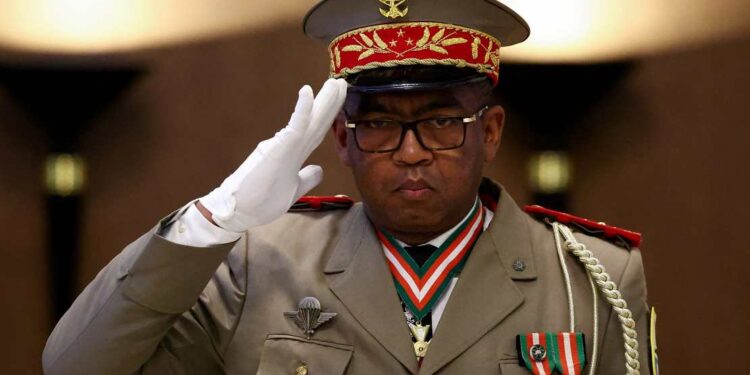 Le président malgache nomme un général d'armée au poste de Premier ministre.