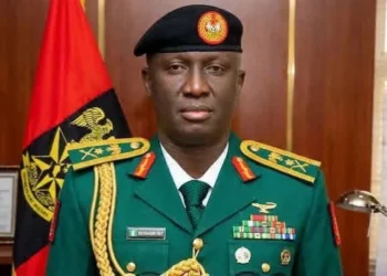 Le président nigérian Bola Tinubu approuve une augmentation de salaire pouvant atteindre 80 % pour les militaires.