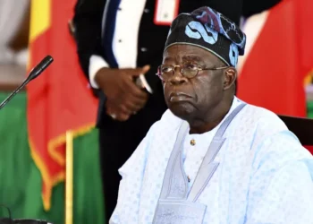 Le président nigérian parle d'une transition militaire de 9 mois au Niger