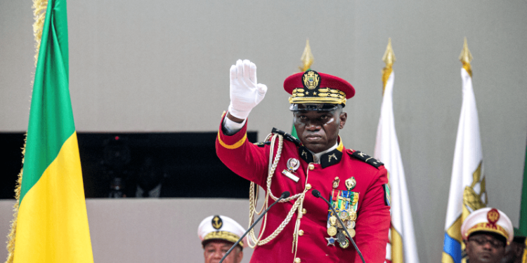 Le président par intérim du Gabon devra affronter trois adversaires lors de l'élection présidentielle