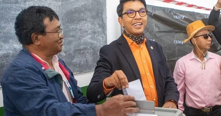 Le président sortant de Madagascar, Rajoelina, « confiant dans le choix du peuple » lors de son vote