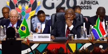 Le président sud-africain Ramaphosa réaffirme l'engagement de son pays au sein du G20 malgré le boycott américain