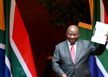 Le président sud-africain signe un projet de loi controversé sur les soins de santé