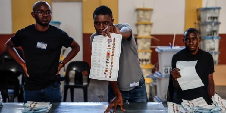 Le principal parti d'opposition namibien fixe une date pour contester en justice les résultats des élections