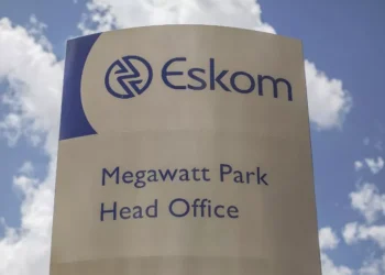 Le service public sud-africain Eskom fait face à une perte annuelle de 823 millions de dollars, rapporte le FT
