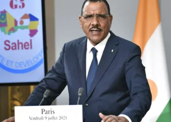 Le tribunal militaire du Niger accorde la libération du fils du président déchu