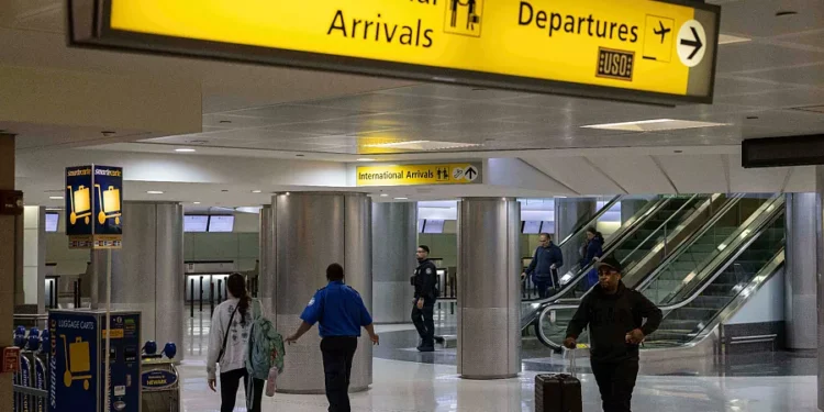 Les États-Unis envisagent d'étendre l'interdiction de voyager à d'autres pays africains.