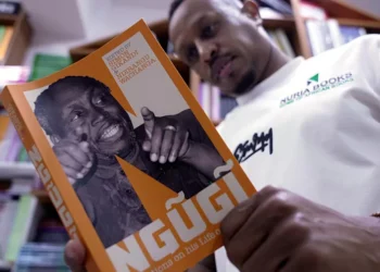 Les Kenyans rendent hommage à l'écrivain vénéré Ngũgĩ wa Thiong'o