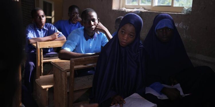 Les Nigérians sont toujours aux prises avec des pénuries d’électricité incessantes