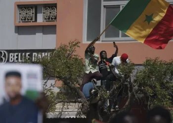 Les Sénégalais sont frustrés alors que le Parlement soutient le report des élections du 25 février