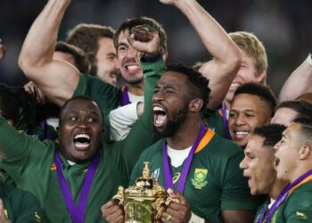 Les Sud-Africains célèbrent la victoire écrasante des Springboks contre l'Angleterre