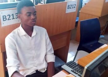 Les adolescents nigérians n’ont aucune idée des ordinateurs mais veulent redémarrer