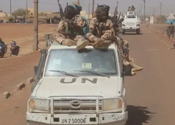 Les casques bleus de l'ONU quittent le Mali précipitamment et sous le feu des tirs