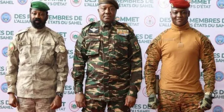 Les chefs de la junte « tournent le dos » au bloc ouest-africain