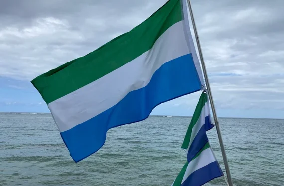 En Sierra Leone, des femmes se tournent vers la conduite de pousse-pousse pour survivre.