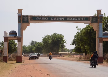 Les frappes aériennes américaines alimentent le débat au Nigéria, tandis que les analystes mettent en garde contre une solution miracle.