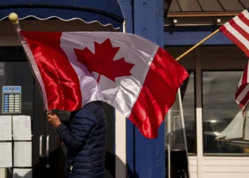 Les migrants africains pris pour cible par les arnaques aux visas, en plein essor dans un contexte de durcissement des règles d'immigration au Canada.