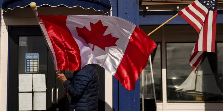 Les migrants africains pris pour cible par les arnaques aux visas, en plein essor dans un contexte de durcissement des règles d'immigration au Canada.