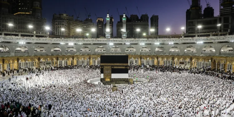 Les musulmans achèvent le dernier rituel du pèlerinage du Hajj en Arabie saoudite