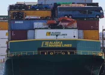 Les nations maritimes mondiales envisagent un accord historique sur le climat face à l'opposition des États-Unis.