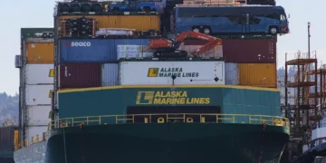 Les nations maritimes mondiales envisagent un accord historique sur le climat face à l'opposition des États-Unis.