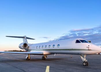 Des pays africains rejoignent une coalition instaurant une taxe sur les voyages aériens de luxe