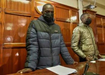 Des policiers accusés d'avoir tiré sur un vendeur ambulant de Nairobi placés en détention provisoire pour 15 jours