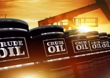 Les prix du pétrole chutent alors que le G7 accepte de libérer 100 millions de barils de réserves