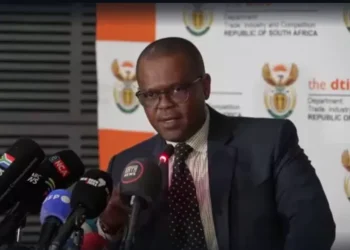 Des responsables sud-africains affirment que les droits de douane américains prévus pourraient menacer 30 000 emplois.