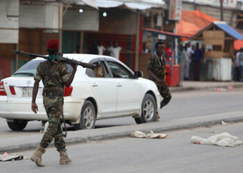 Les services de renseignement somaliens déclarent bloquer les groupes WhatsApp utilisés par des militants liés à Al-Qaida