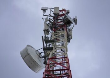 Face à la flambée des prix du diesel, les antennes de télécommunications africaines se tournent vers le solaire.