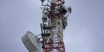 Face à la flambée des prix du diesel, les antennes de télécommunications africaines se tournent vers le solaire.