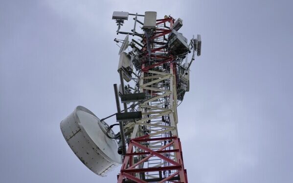 Face à la flambée des prix du diesel, les antennes de télécommunications africaines se tournent vers le solaire.