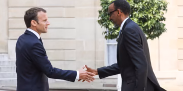 Macron et Kagame inaugurent à Paris le mémorial dédié aux victimes du génocide rwandais.