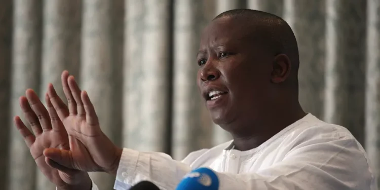 Malema dénonce le « dramatisme » entourant la migration des Afrikaners aux États-Unis : c'est de la fiction