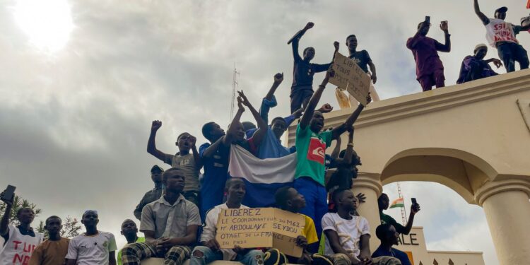 Niger le Royaume-Uni réduit les effectifs de son ambassade