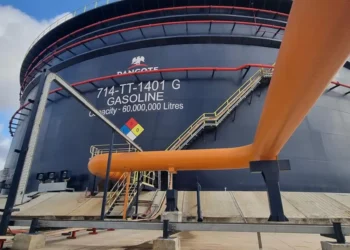 Nigéria : La raffinerie de Dangote reprend la vente d’essence en nairas