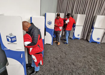 Ouverture des bureaux de vote lors des élections à enjeux élevés en Afrique du Sud