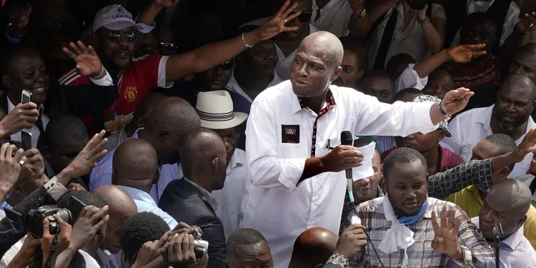 RDC : l'opposant Fayulu confirme sa candidature à la présidentielle