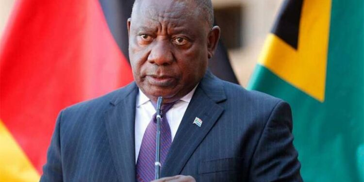 Ramaphosa d'Afrique du Sud exhorte les énergies vertes à éviter la taxe carbone aux frontières
