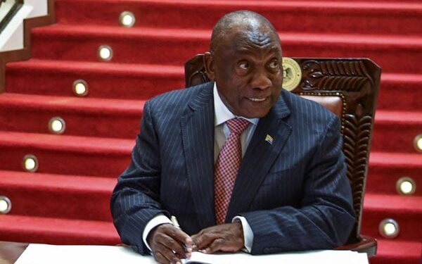 Ramaphosa signera un projet de loi controversé sur la santé avant les élections